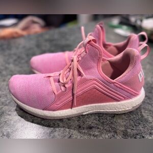PUMA Women's Pink - Light Peach Athletic Shoes
with Soft Foam Inserts size 10